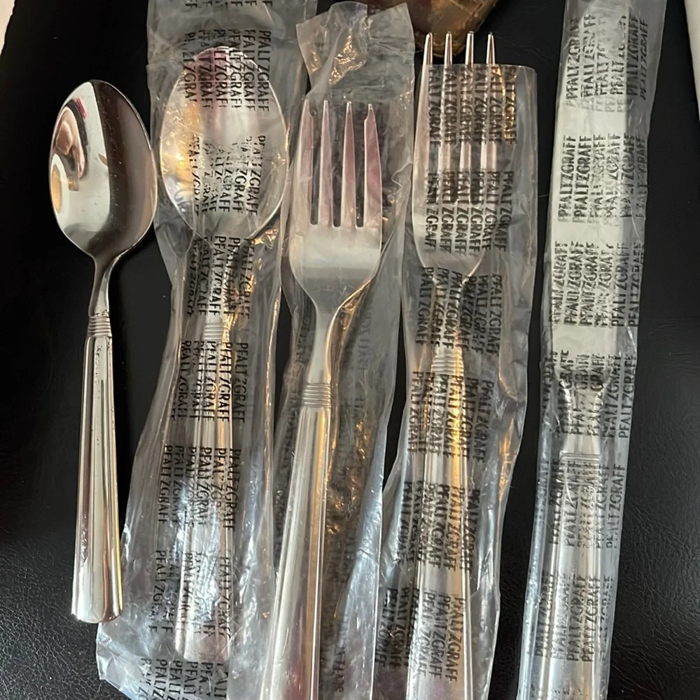 Pfaltzgraff Cameron five piece placesetting New in wrappers